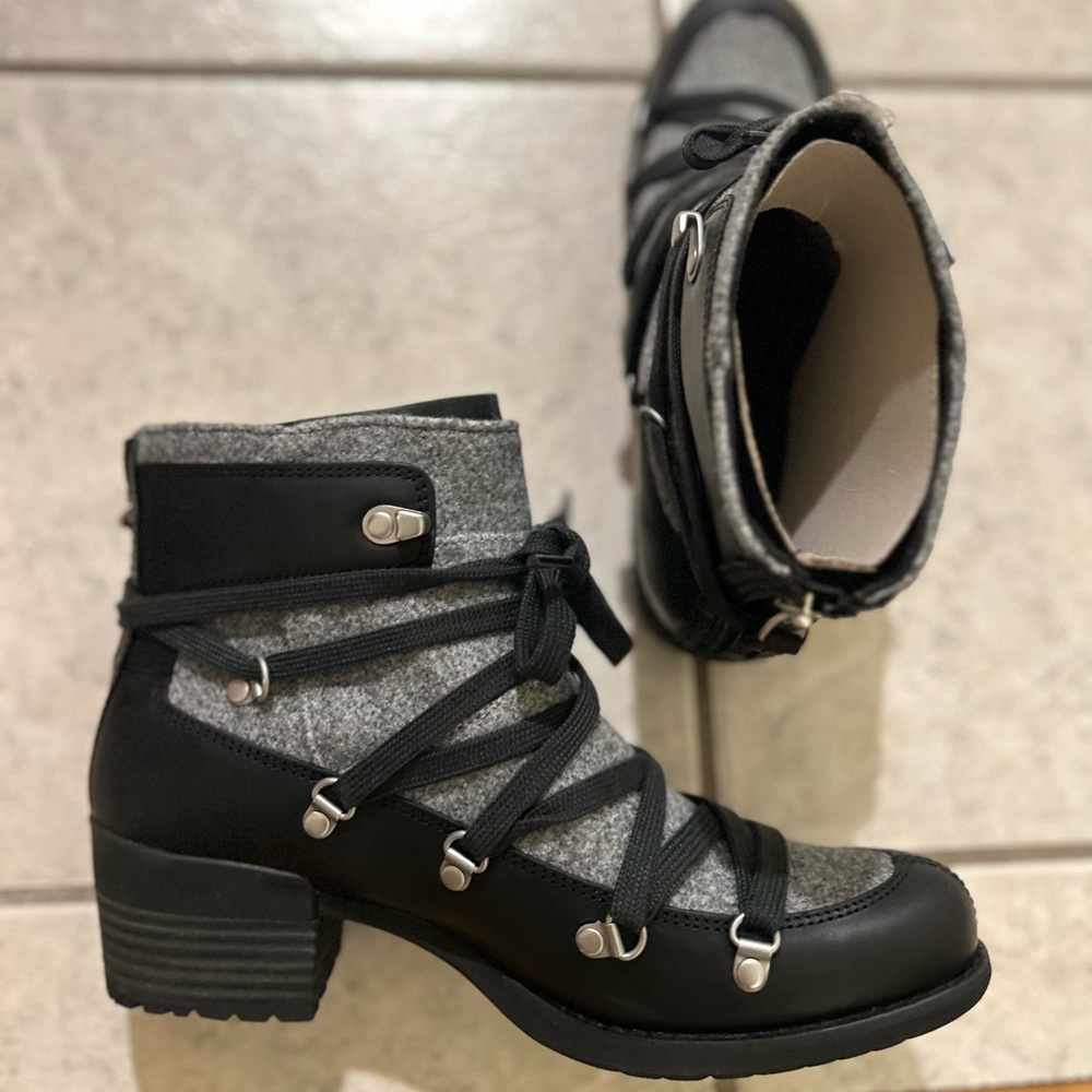 Women’s Merrell Shiloh laced boots